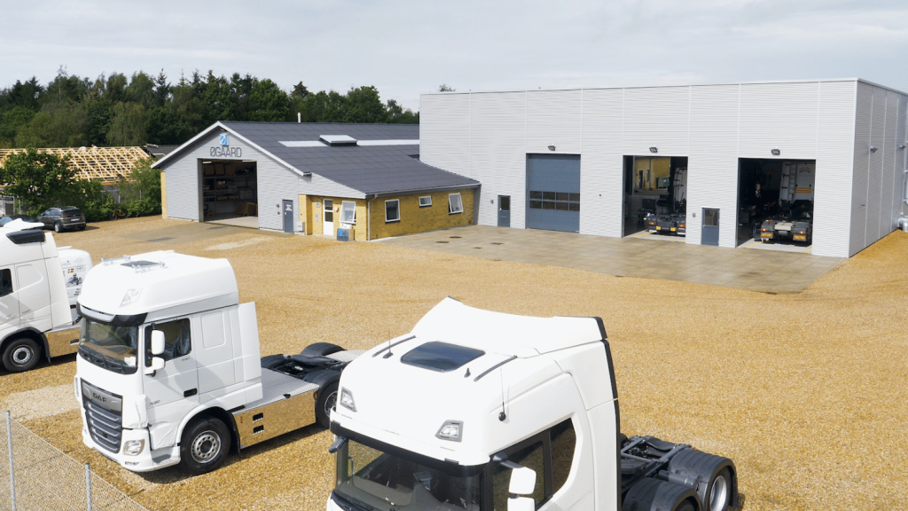 Case-Oegaards-Lastvognsopbyg-og-Hydraulik-Buldings-and-trucks